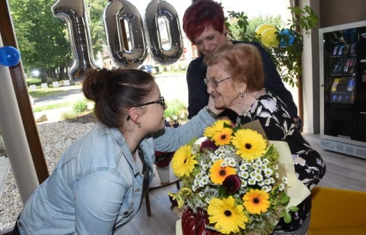 Oslava 100. narozenin klientky SeniorCentra Kolín